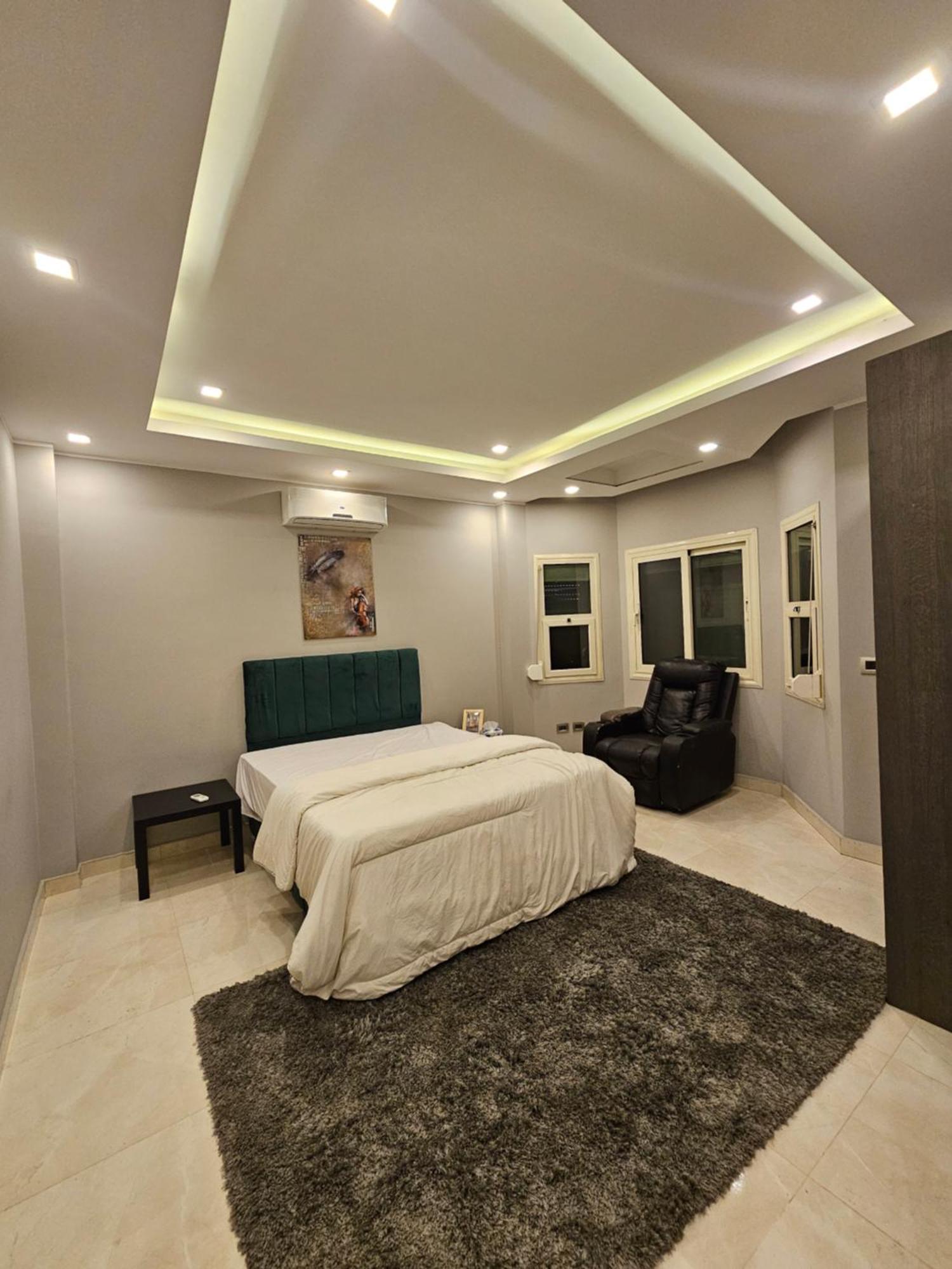 Luxury With Swimming Pool *