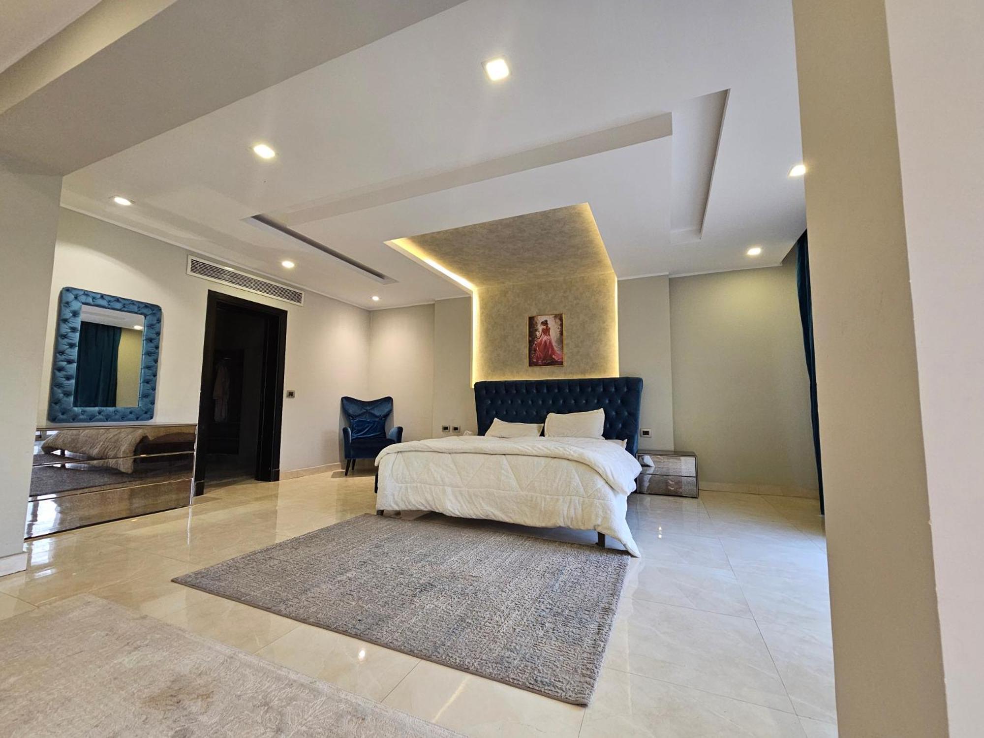 Luxury With Swimming Pool Villa *
