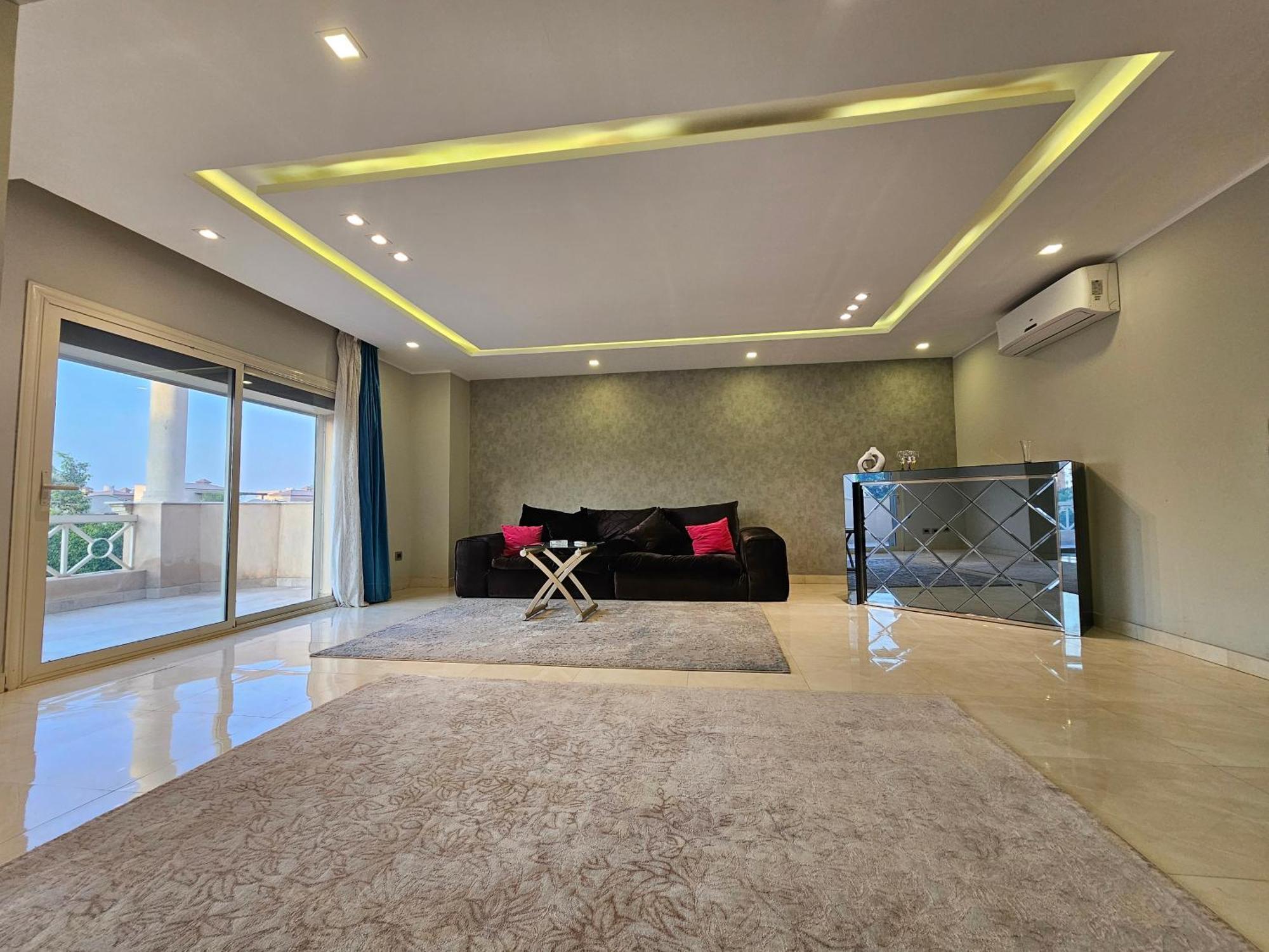Luxury With Swimming Pool Villa Cairo
