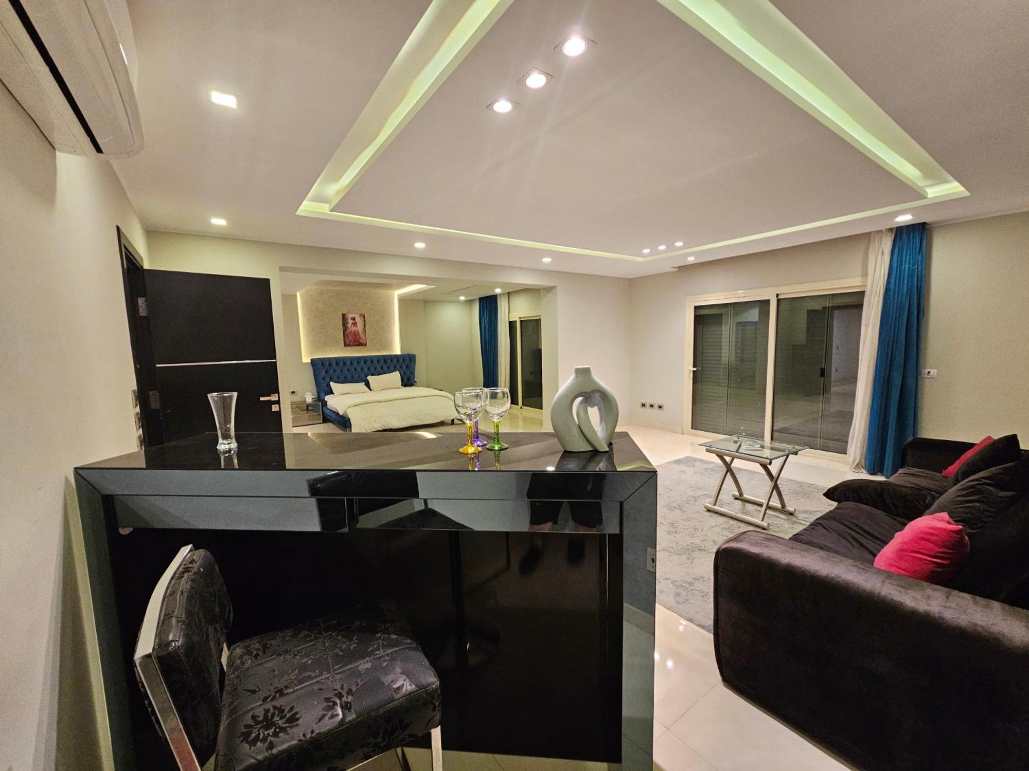 Luxury With Swimming Pool *