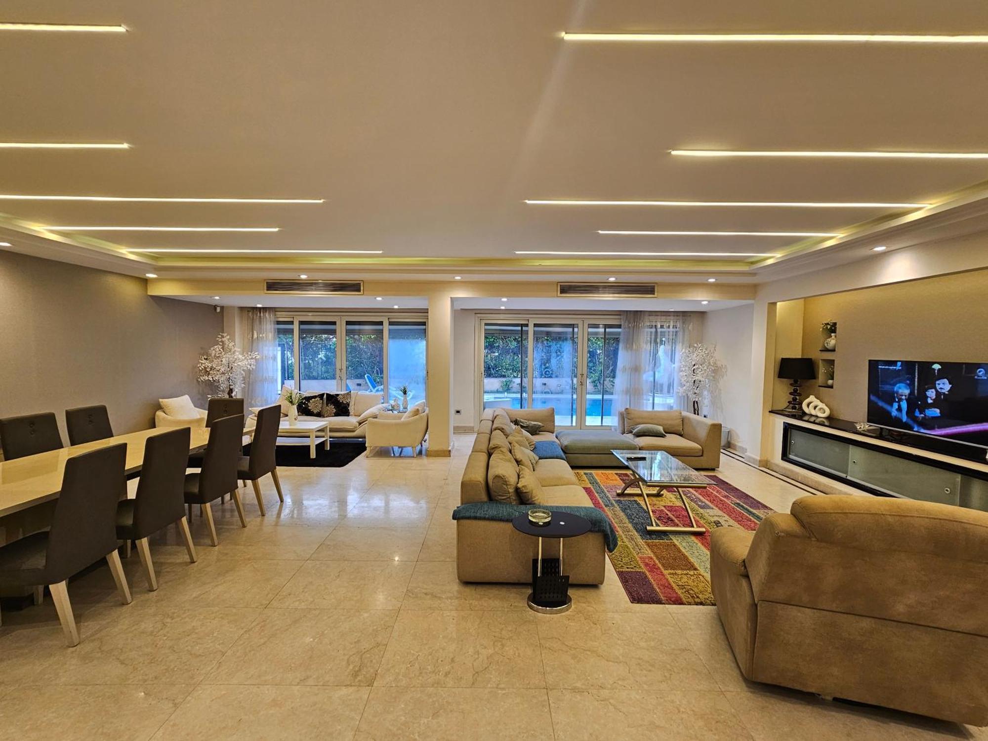 Luxury With Swimming Pool Villa Cairo