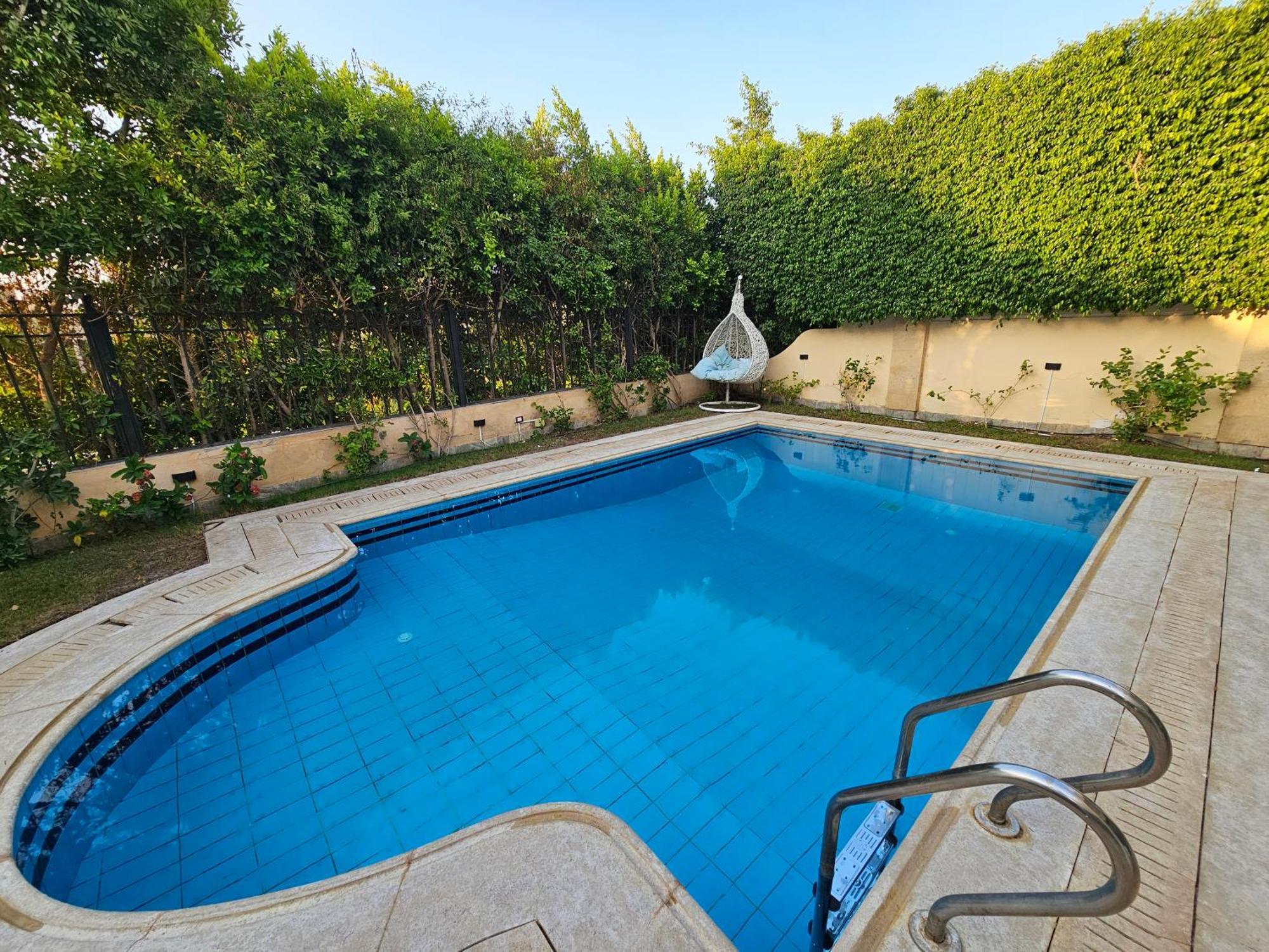 Luxury With Swimming Pool *