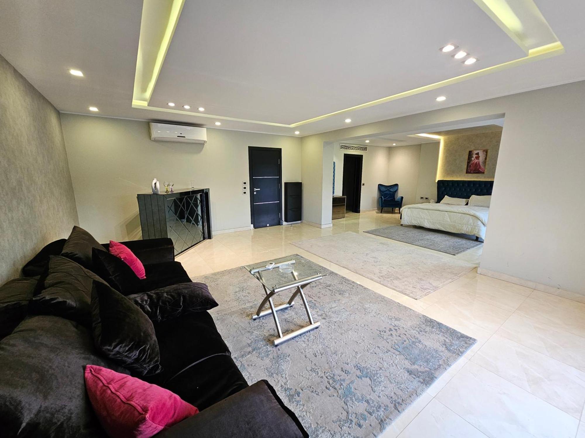 Luxury With Swimming Pool Villa Cairo