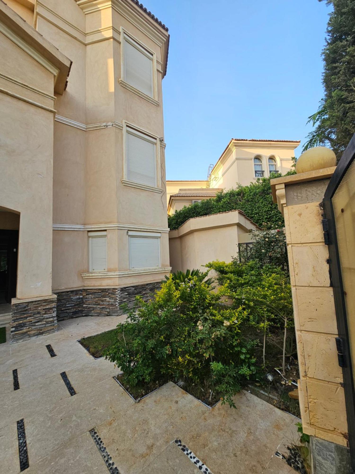 Luxury With Swimming Pool Cairo