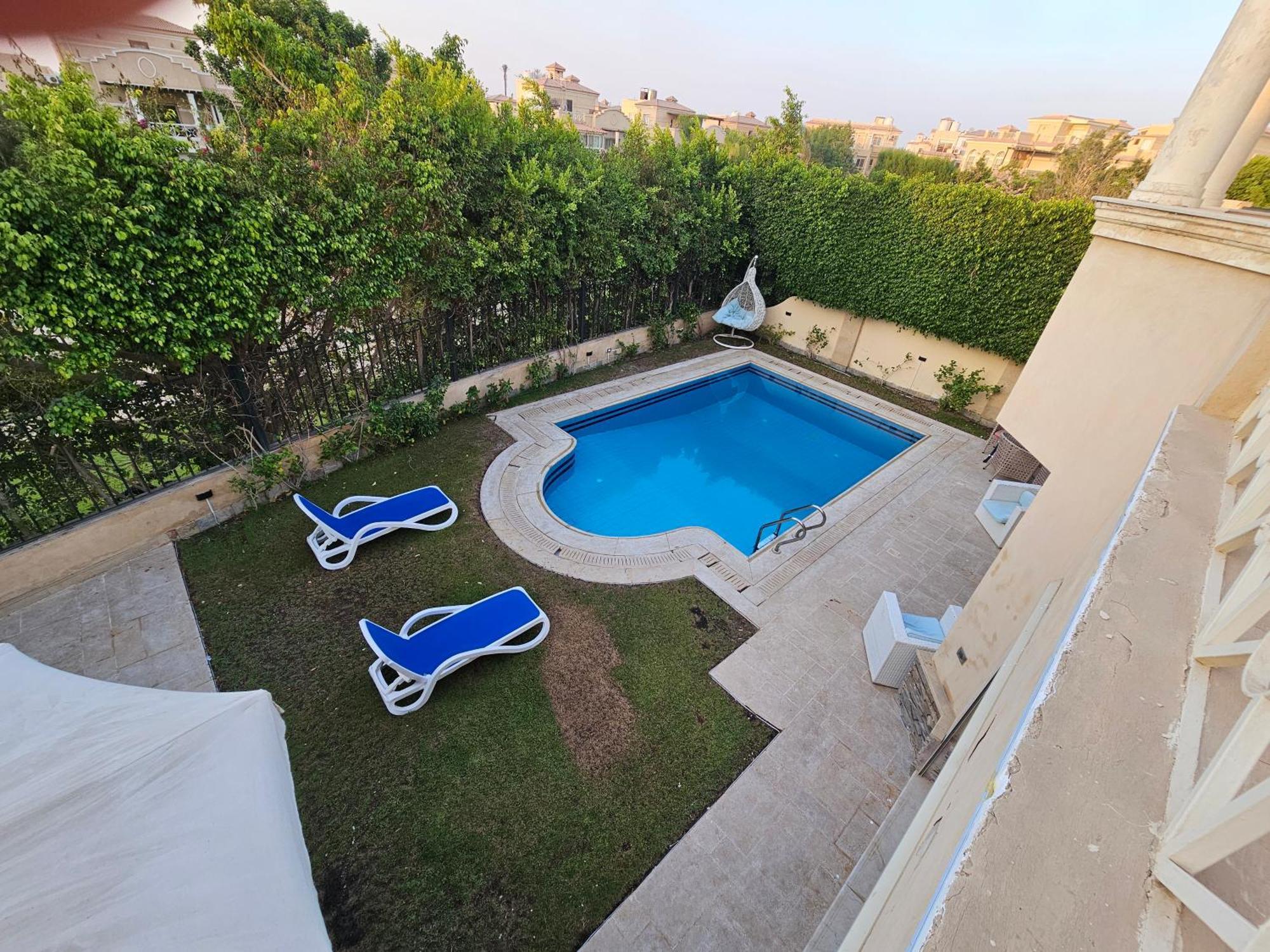 Luxury With Swimming Pool *