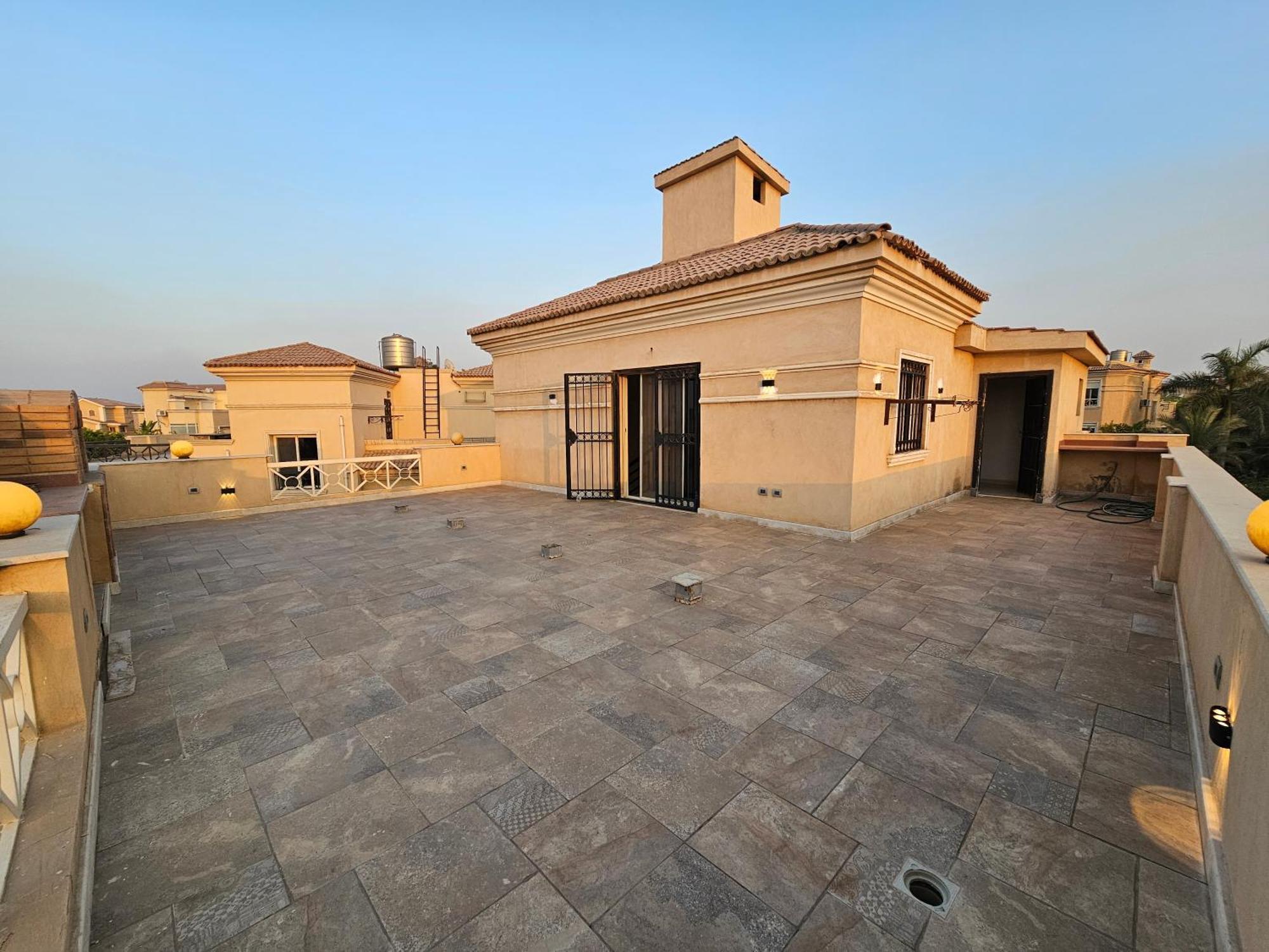 Luxury With Swimming Pool *